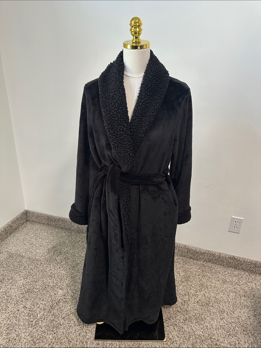 🍏 Secret Treasures Plush Robe